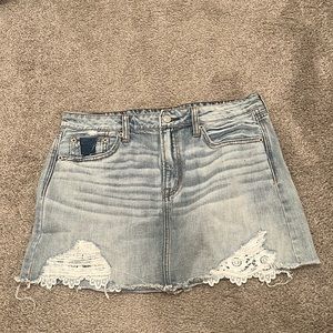 American eagle jean skirt. Never worn but tags taken off. Size 8.